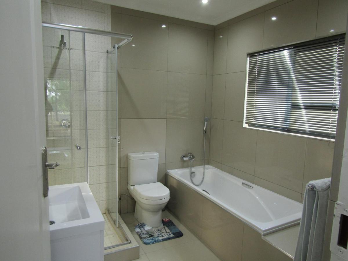 Pafuri Gate Guesthouse Mabiligwe Екстер'єр фото