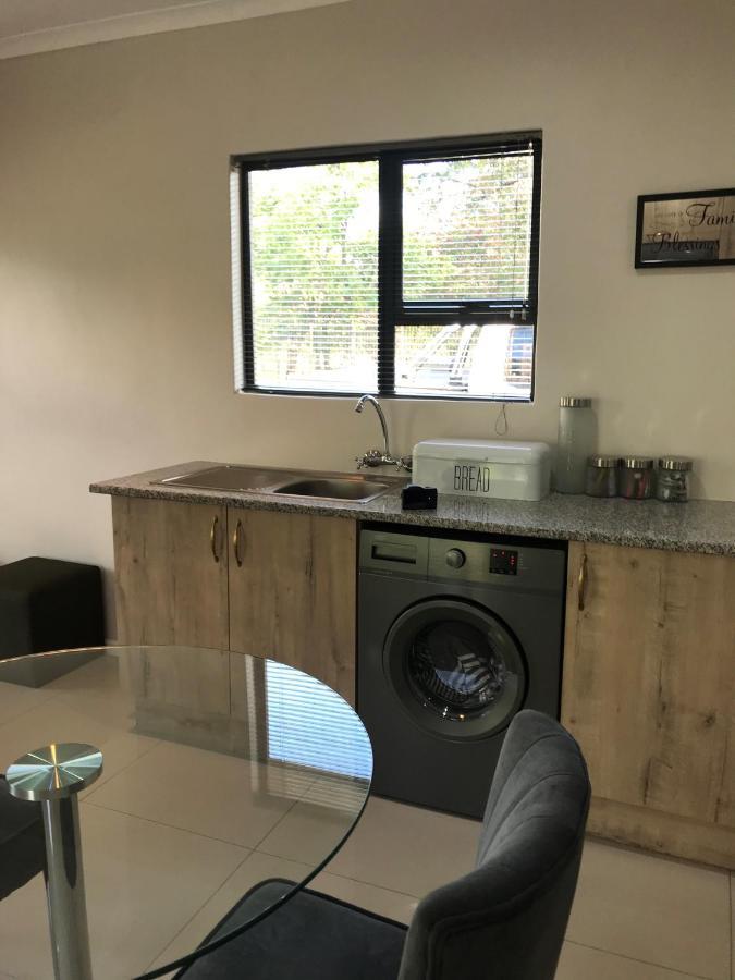 Pafuri Gate Guesthouse Mabiligwe Екстер'єр фото